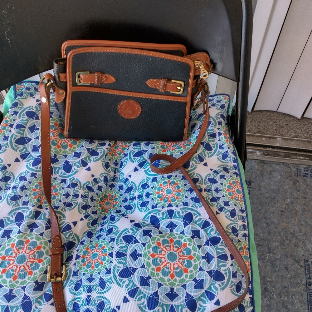 Vintage Black Peeble Dooney and Bourke All-Weather leather purse